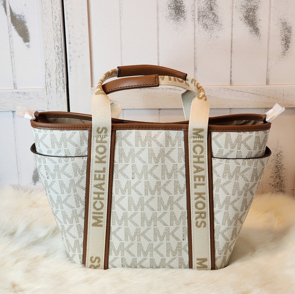 🎀 PRICE DROP! Michael Kors Signature Maeve Convertible Open Tote - Picture 3 of 11